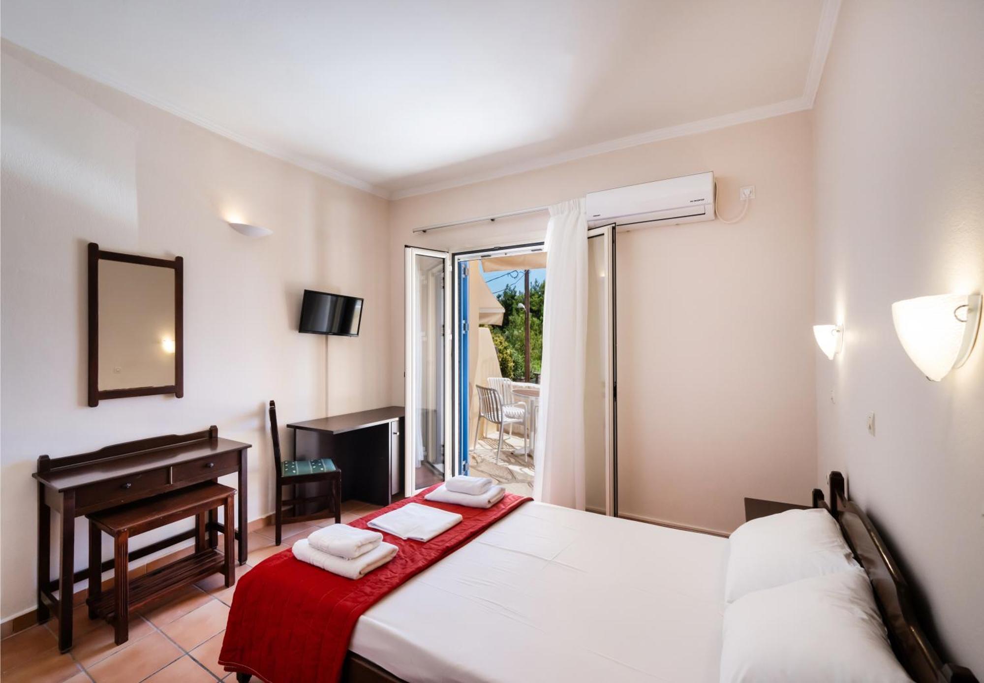 Ionio Hotel Nikiana Exterior foto